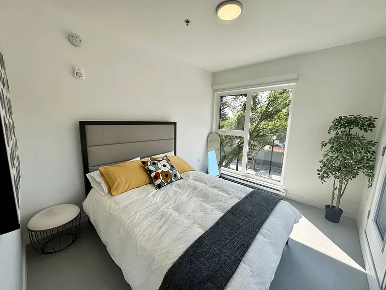 445 Wardlaw Ave — Photo 17