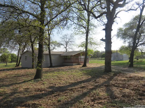 145 OAK HILL RD, La Vernia, TX 78121