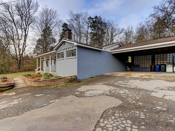 4th image of 2941 Old Maryville Pike