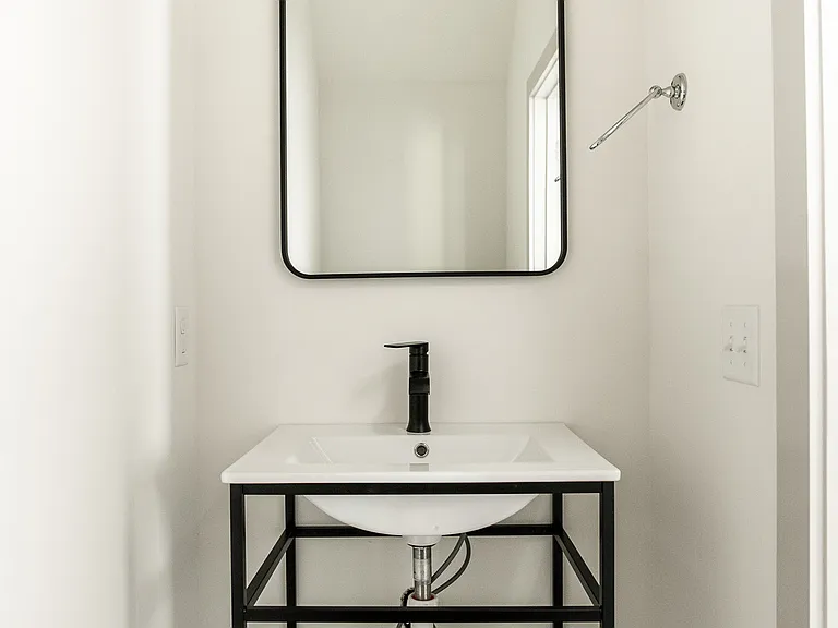 109 Stringer St #101 — Photo 17