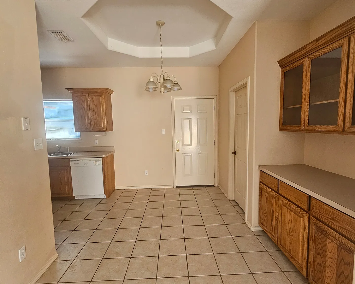 3 bed, 1120 sqft, $750 — Photo 3