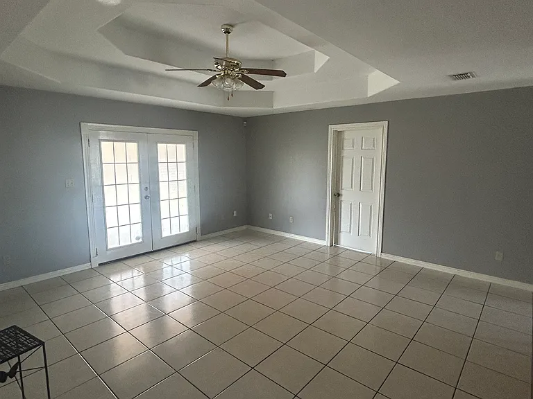 4033 Diego Ln — Photo 12