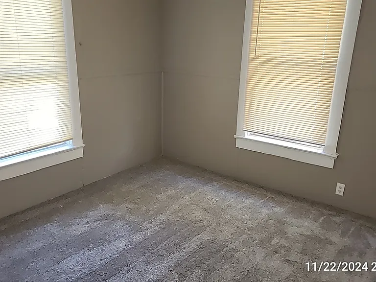 716 Bronson St — Photo 11