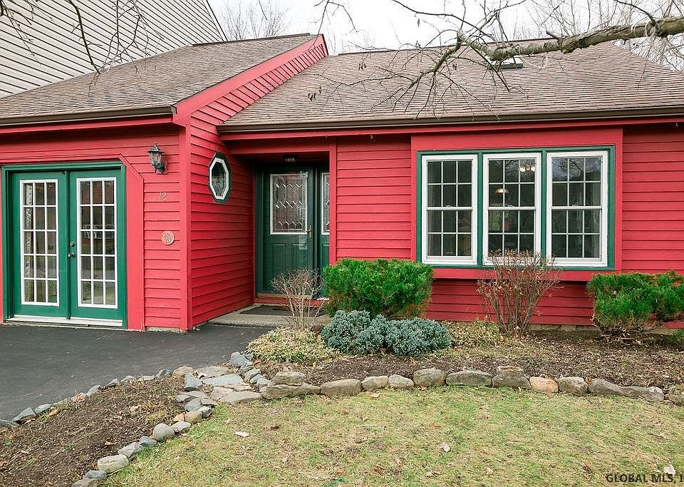 1st image of 12 Lexington Dr