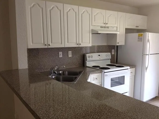 229 E 3rd St #2 — Photo 10
