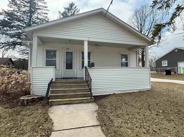 255 N State St, Chilton, WI 53014