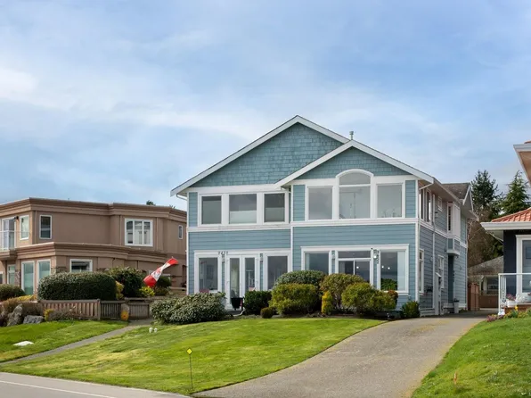 9452 Lochside Dr, Sidney, BC V8L 1N8