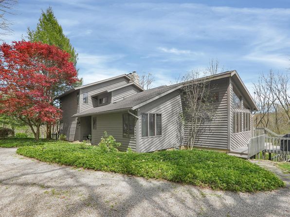 305 E Woodside Dr, Gambier, OH 43022