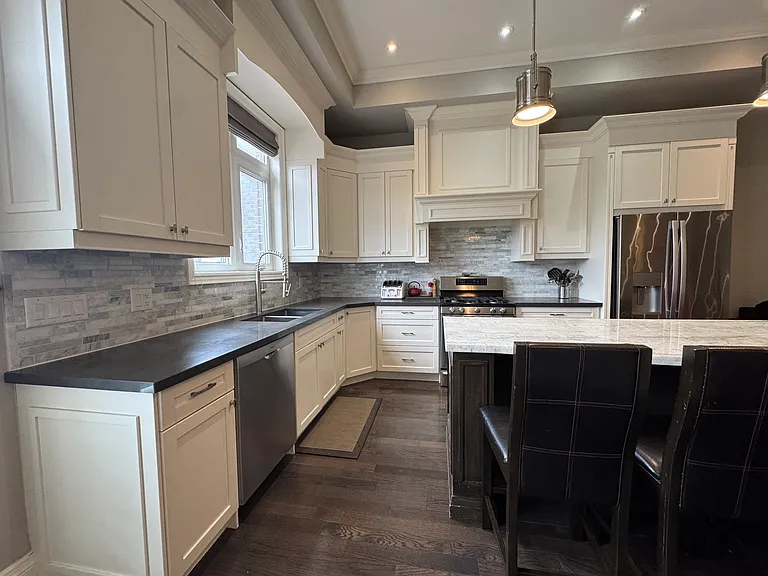 18B Algoma St — Photo 16