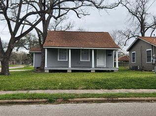 140 W Marion St, Clute, TX 77531