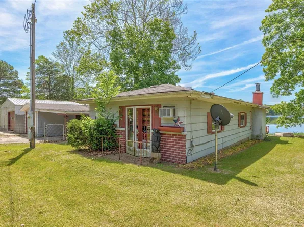 10239 Pine Dr, Bismarck, MO 63624