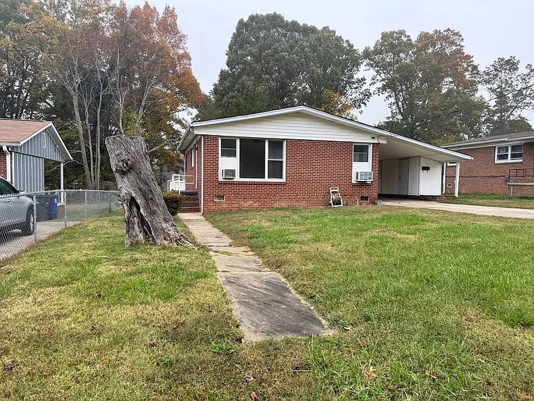 931 Moravia St — Photo 2