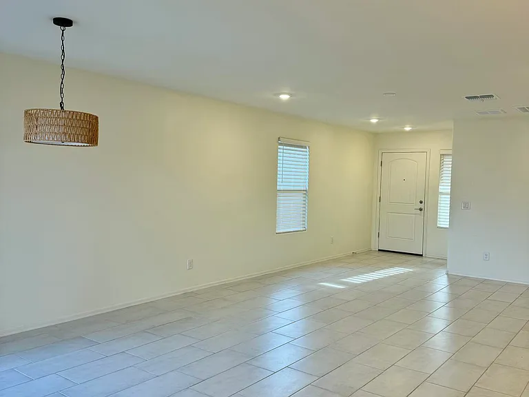 10518 W Harrigan Dr — Photo 5