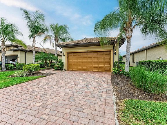 3rd image of 13821 Alafaya St
