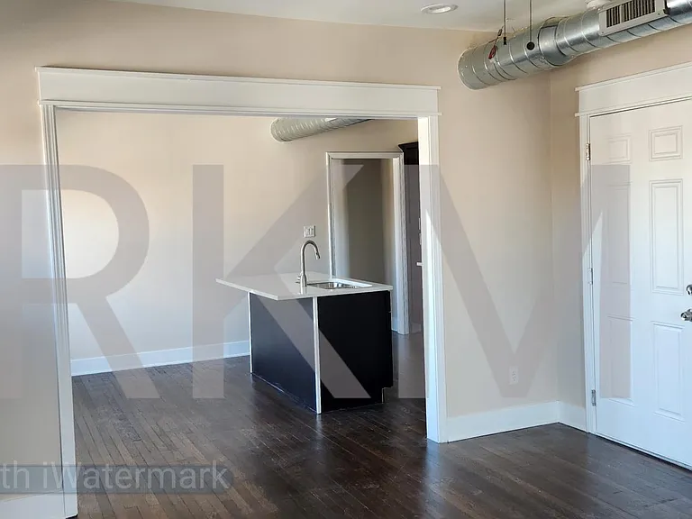 4011 Harrison St — Photo 4