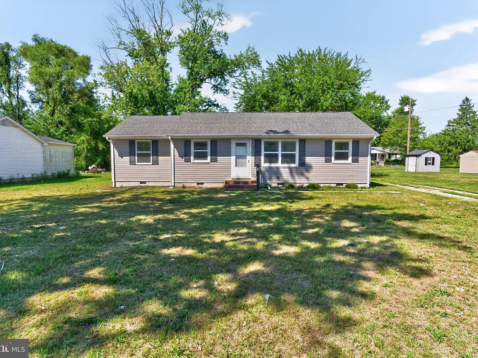 4 bed, 1128 sqft, $1,900 — Photo 2