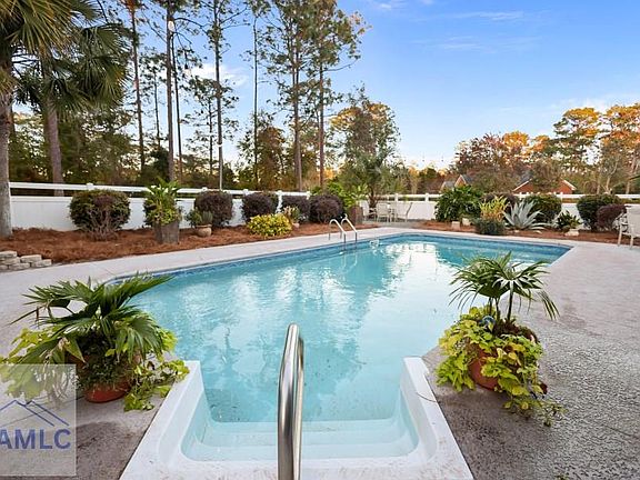 5th image of 49 Pine Forest Dr