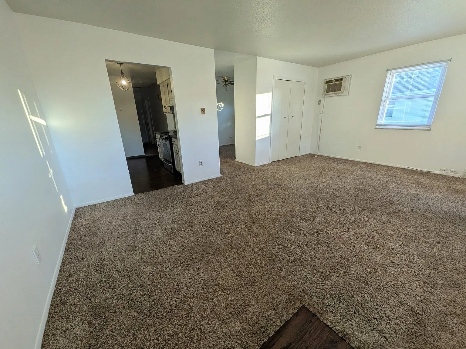 2 bed, 1000 sqft, $1,099 — Photo 3