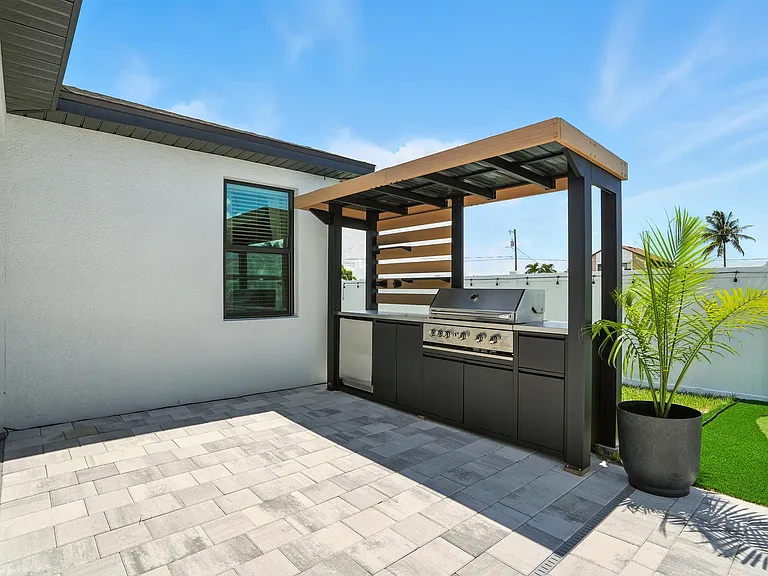 4226 SW 13th Ave — Photo 45