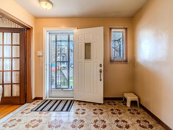 3rd image of 45 Chartwell Rd