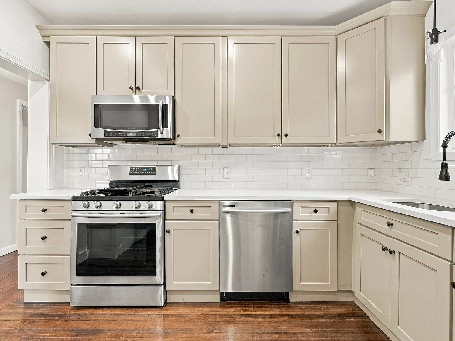 3 bed, 1.0 bath, 1400 sqft, $3,000 — Photo 4
