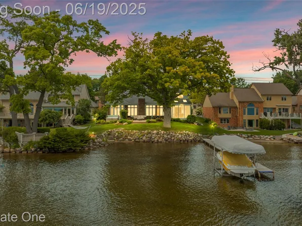 2505 Cedar Key Dr, Lake Orion, MI 48360
