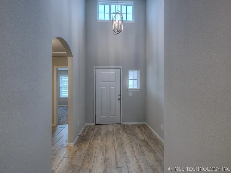 3710 S 13th Pl — Photo 3