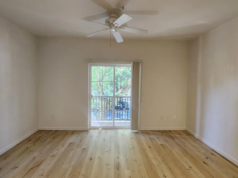 1033 S St #3 — Photo 8