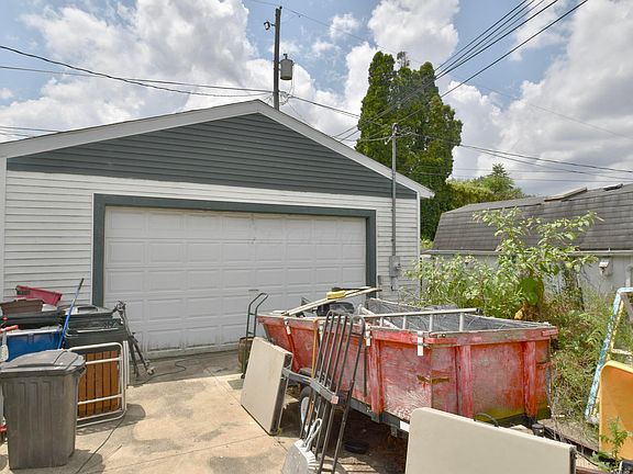 3rd image of 4027 Rickenbacker Ave