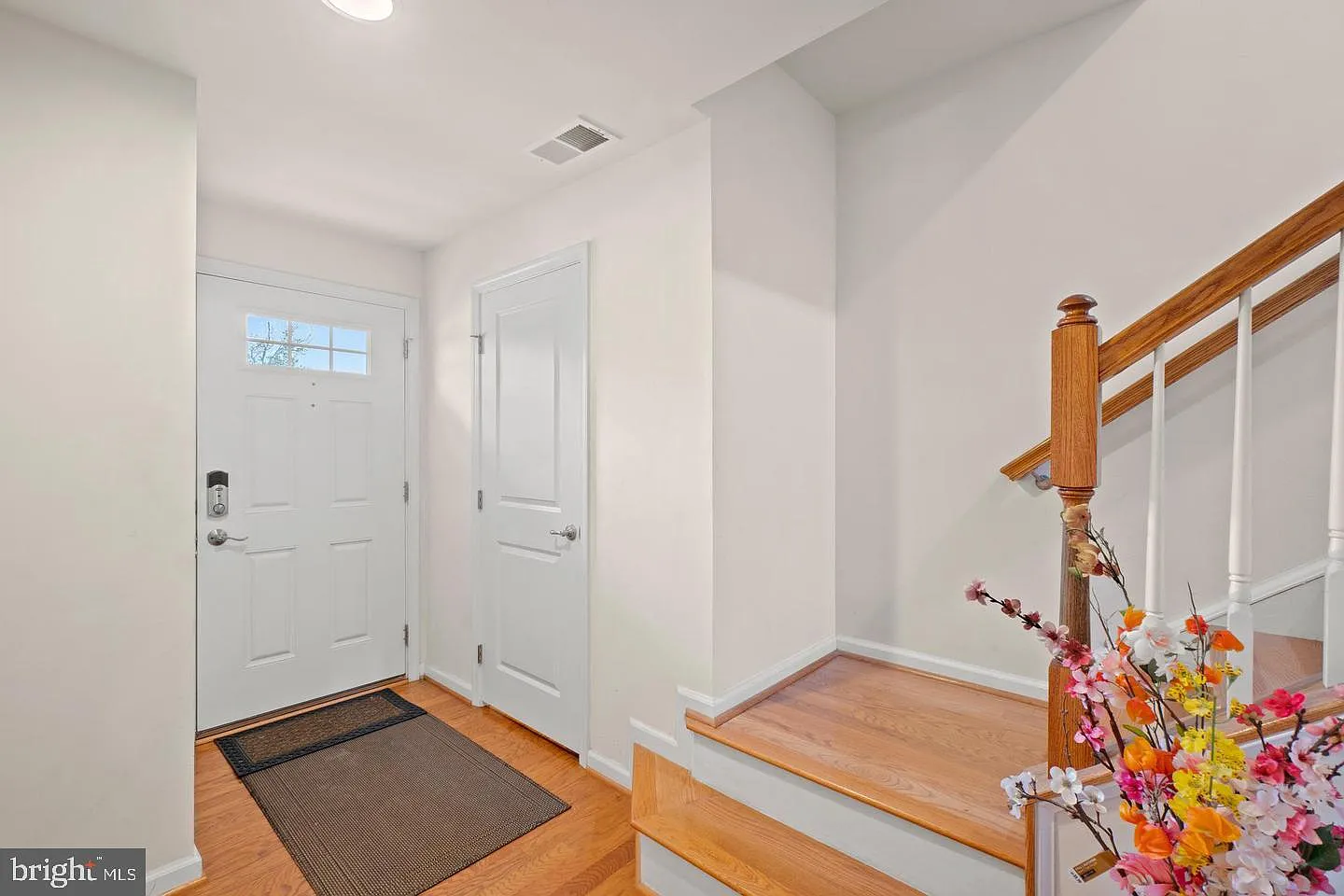 4 bed, 3.5 bath, 2340 sqft, $3,499 — Photo 2
