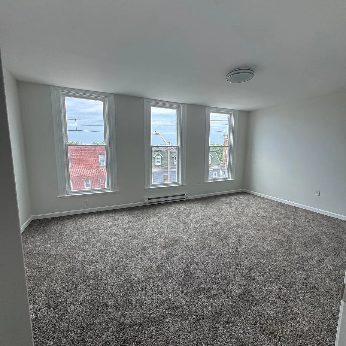 3 bed, 700 sqft, $1,250 — Photo 4