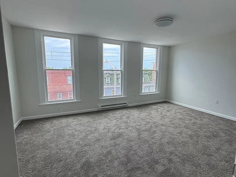 666 E Market St #3 — Photo 4