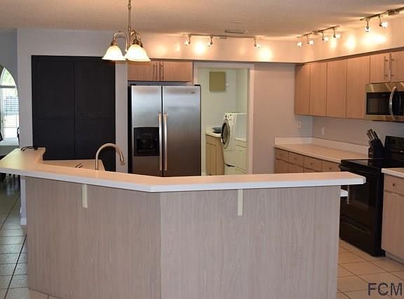 3rd image of 44 Westridge Ln