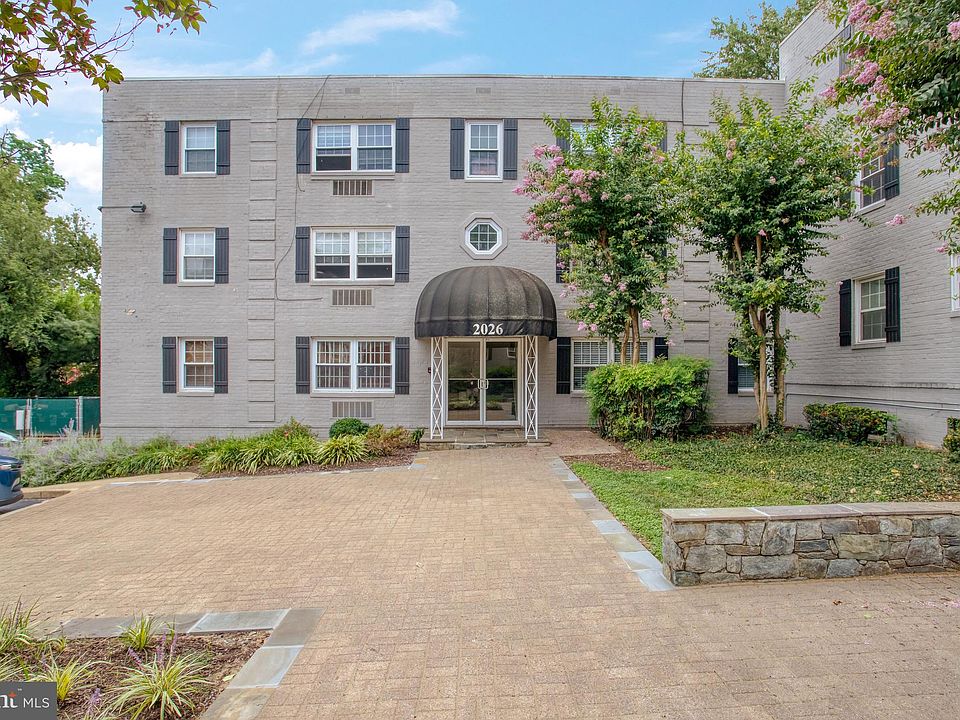 1st image of 2026 N Vermont St #102