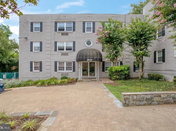 2026 N Vermont St #102, Arlington, VA 22207