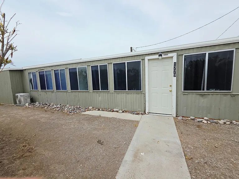 1779 Artesia Dr — Photo 2