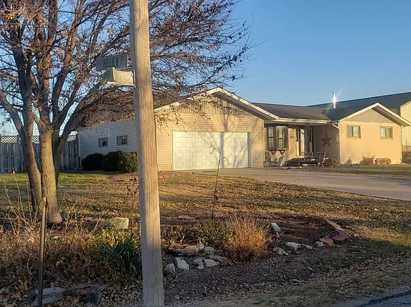 920 N 1st St, Herington, KS 67449