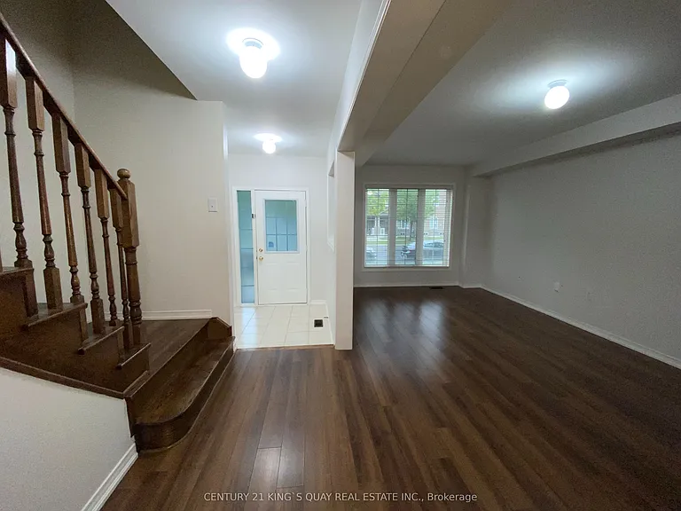 1102 Bur Oak Ave — Photo 4