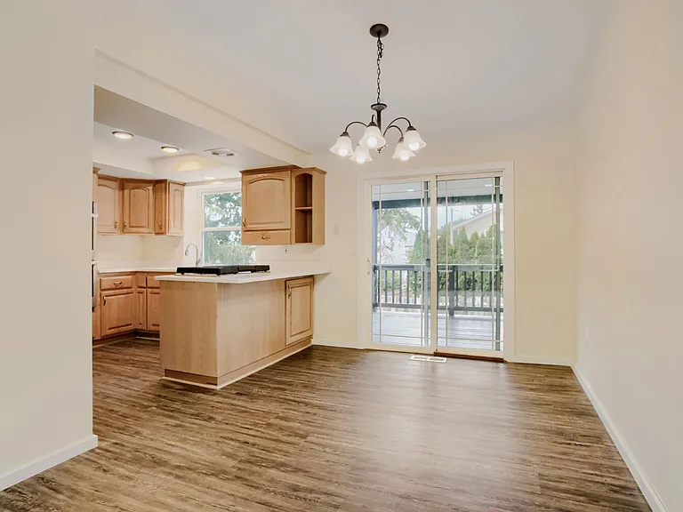 14539 SE Center St — Photo 8