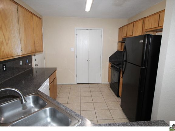 2nd image of 2706 Lucille Dr #B
