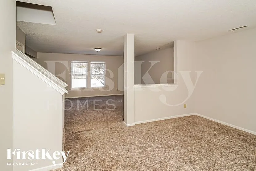 3 bed, 2.5 bath, 2030 sqft, $1,645 — Photo 2