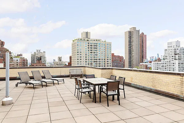 Sold by Avenues Real Estate | media 6