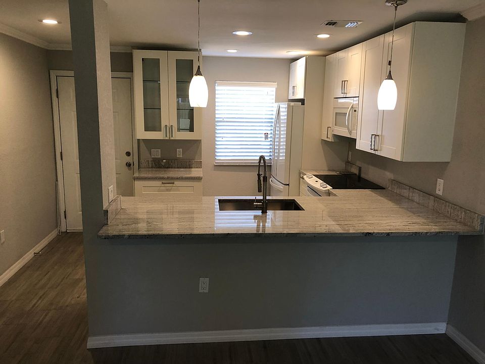 Kitchen/bar