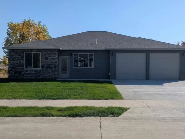 3601 Kings Ct, Spirit Lake, IA 51360