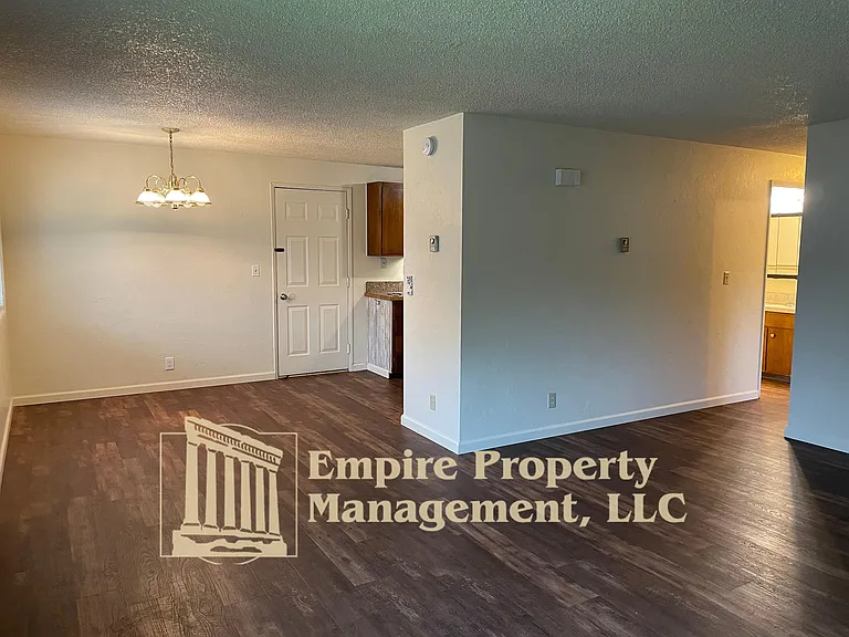 1297 Waite St — Photo 4