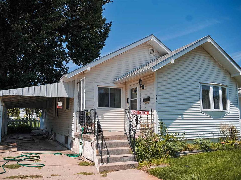 1st image of 610 E 6th St