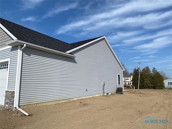 3rd image of 4075 E Plaza Blvd