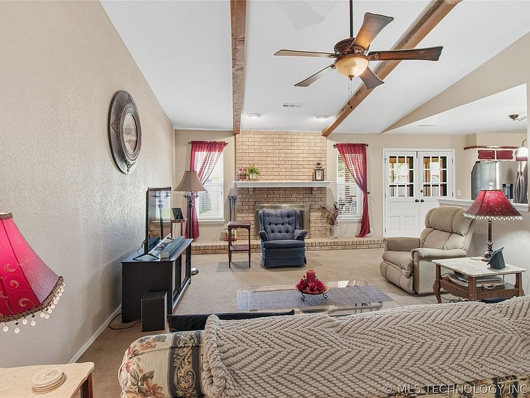 Listing photo 4