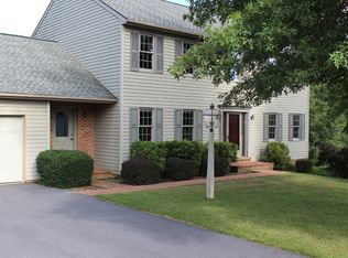 220 Moyer Ridge Dr, Mount Joy, PA 17545