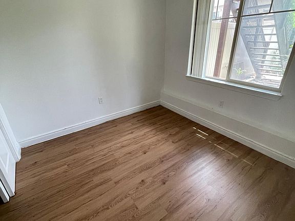 5th image of 305 Lamberts Ln #1